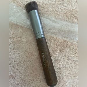 Raw Color Maximum Coverage Foundation Brush